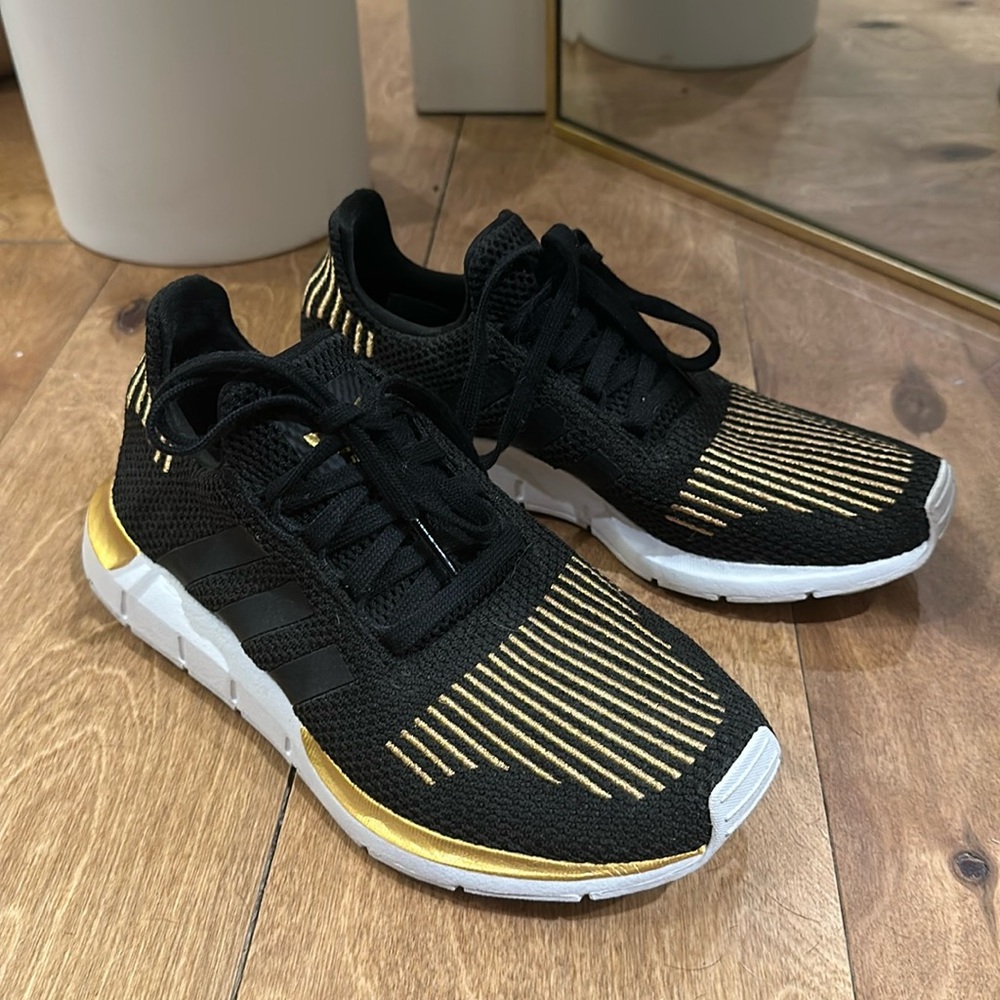 Adidas Sneakers